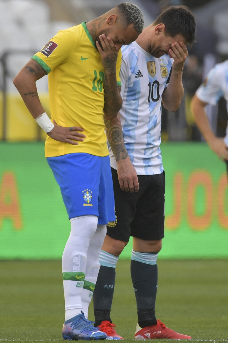 Brazil's Neymar (left) and Argentina's Lionel Messi talk before their match on Sunday in Sao Paulo, Brazil.  Photo: VCG
