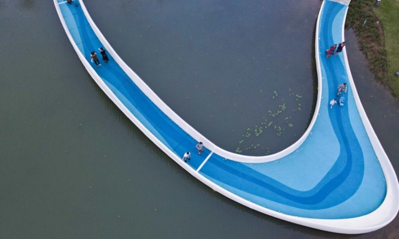 A 3D-printed polymer bridge has been unveiled in Yima River Park, Longquanyi District, Chengdu, Southwest China's Sichuan Province. Liuyun Bridge, looking like a moving cloud belt, is 66.8 meters long, with the 3D-printed part standing at 21.58 meters long. The form of this blue-and-white bridge is inspired by the shape of Yima River and waving silks.Photo: CNSphoto