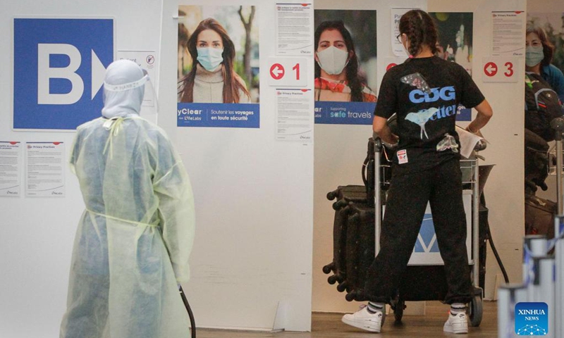 An international traveler enters a COVID-19 rapid test center at Vancouver International Airport in Richmond, British Columbia, Canada, on Sept. 7, 2021. Canada began Tuesday to allow entry for fully vaccinated foreigners who have had a full course of a Health Canada-approved COVID-19 vaccine. (Photo by Liang Sen/Xinhua)