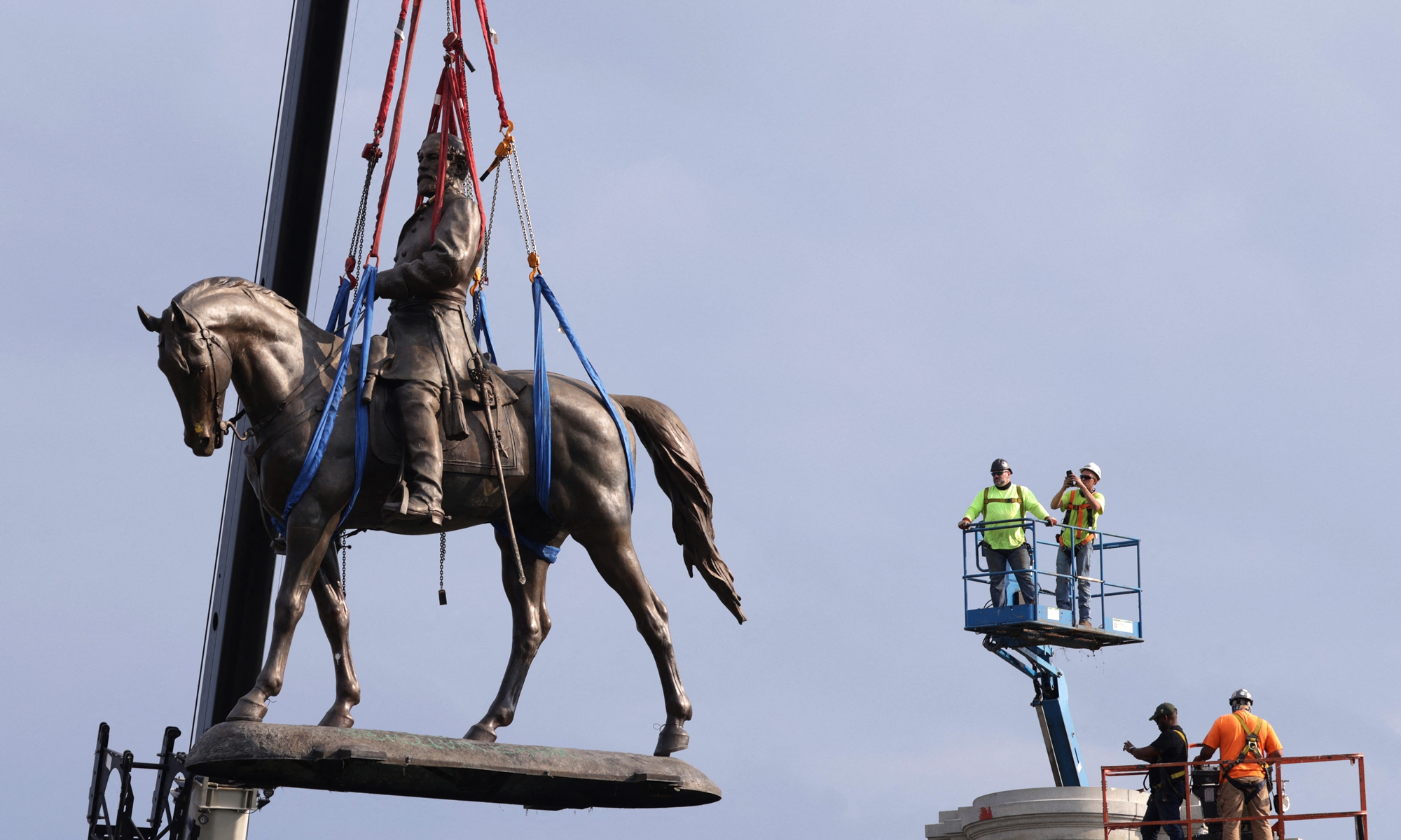 The statue of Robert E. Lee is lowered from its pedestal at Robert E. Lee Memorial during its removal in Richmond, Virginia. The Commonwealth of Virginia removed the largest Confederate statue remaining in the US following authorization by all three branches of state government, including a unanimous decision by the Virginia Supreme Court. Photo: AFP
