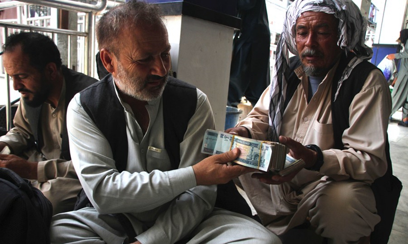 Afghan men exchange money at the main money exchange market after reopening in Kabul, capital of Afghanistan, Sept. 4, 2021.(Photo: Xinhua)