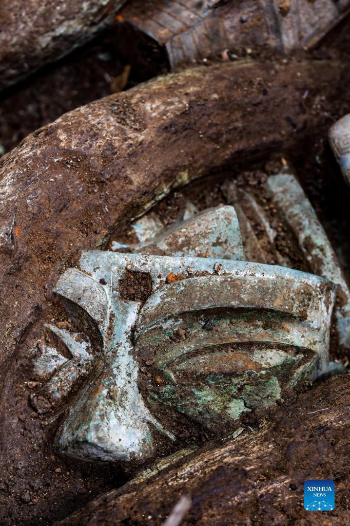 Photo taken on Sept. 2, 2021 shows a bronze figure discovered at the No. 8 sacrificial pit of the Sanxingdui Ruins site in southwest China's Sichuan Province. More than 500 pieces of relics have been discovered in recent months at the legendary Sanxingdui Ruins site, dazzling archaeologists with their historical value as well as the display of creativity and ingenuity.Photo: Xinhua 