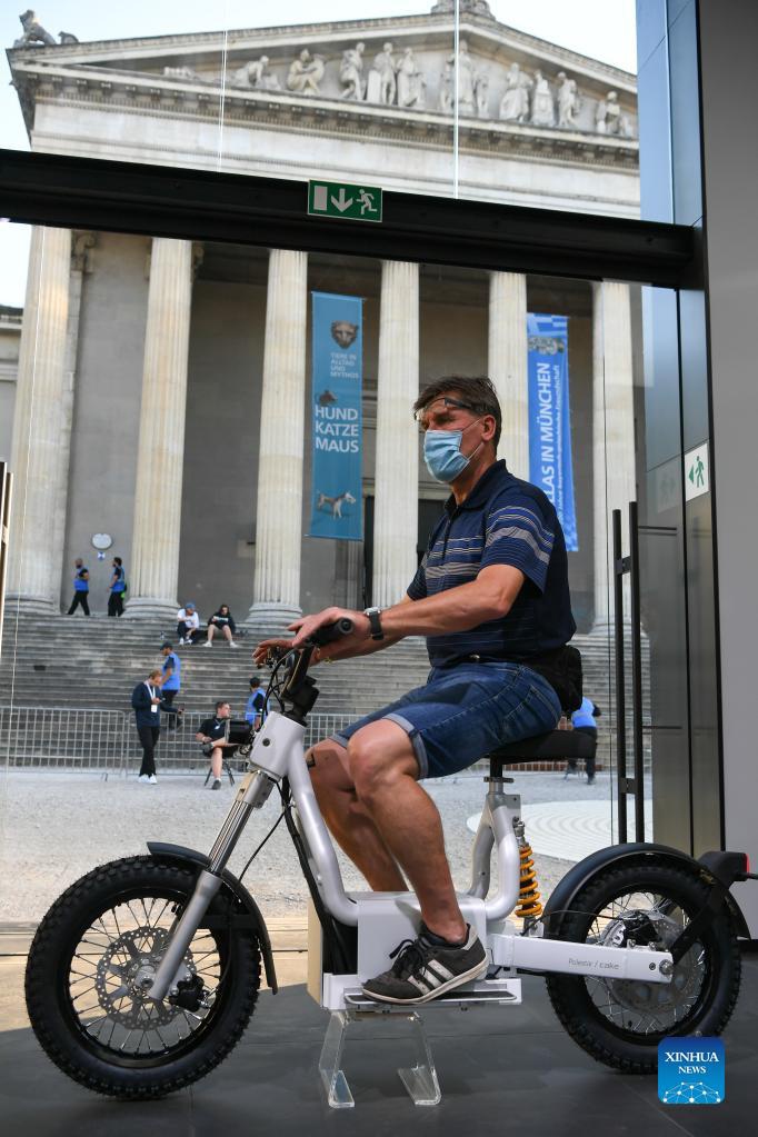 A man experiences an E-bike at the Polestar outdoor booth during the International Motor Show Germany (IAA Mobility) in Munich, Germany, Sept. 8, 2021. The IAA Mobility, with the slogan What will move us next, is held here from Sept. 7 to 12. Photo: Xinhua
