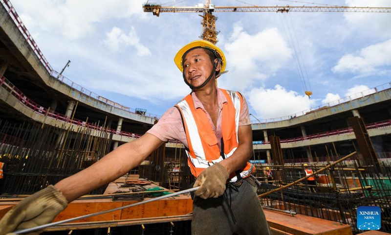 A worker operates at the construction site for a comprehensive traffic hub in Qianhai, Shenzhen City, south China's Guangdong Province, on Sept. 8, 2021.Photo:Xinhua