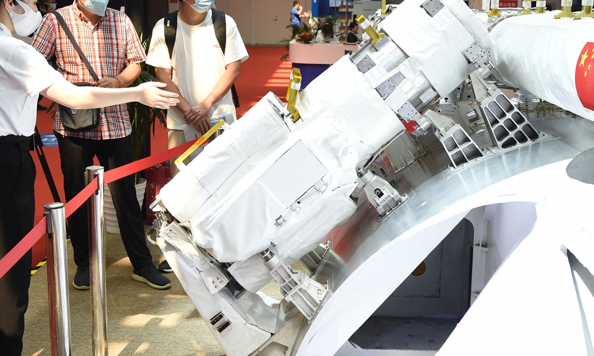 Visitors at the World Robot Conference 2021 in Beijing on Friday. The fair displays more than 500 products from over 110 enterprises in three exhibition areas for industrial robots, service robots, and specialized robots. Photo: cnsphoto
