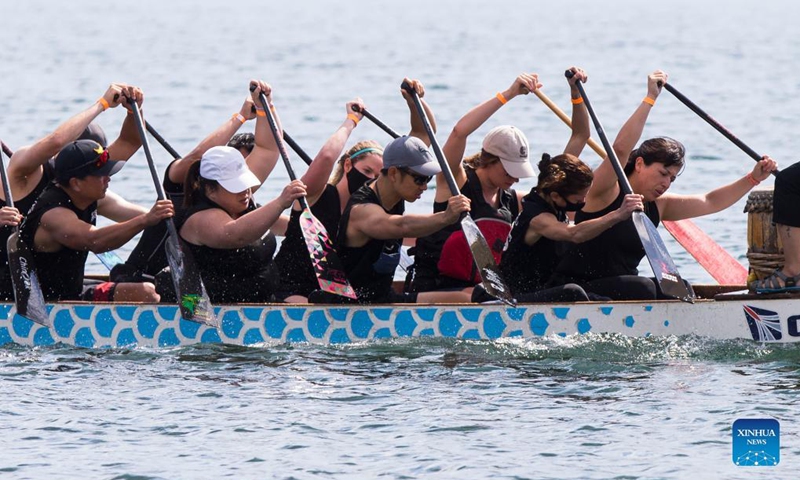 Contestants paddle in the Lake Ontario during the 2021 Toronto International Dragon Boat Race Festival in Toronto, Canada, on Sept. 11, 2021. Peddlers from Canada, the United States, the Caribbean Islands, Europe and Asia participated in the event which kicked off on Saturday.Photo: Xinhua
