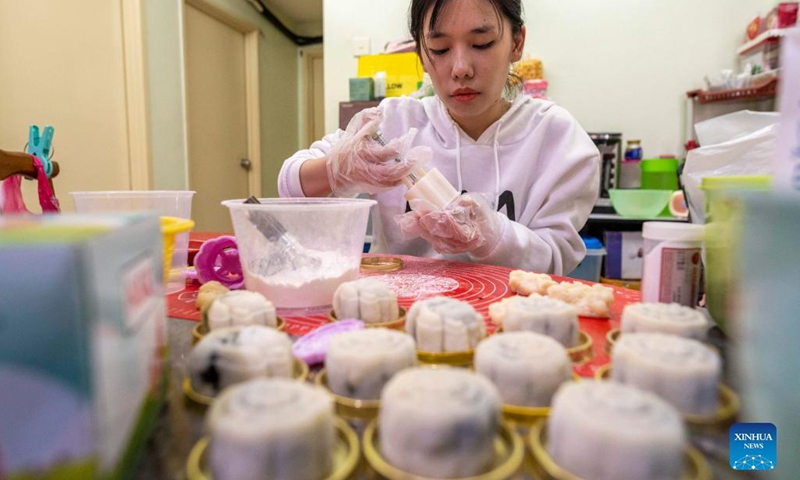 Tew Pei Yi makes ice-skin mooncakes at home in Kuala Lumpur, Malaysia, Sept. 11, 2021. Tew Pei Yi was an employee of a tourism company in Malaysia until she lost her job last year as the tourism industry was badly hit by COVID-19 pandemic. With her interest in making pastries, she began to explore making mooncakes.(Photo: Xinhua)