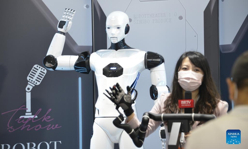 A reporter interacts with an intelligent robot actor at the World Robot Conference held in Beijing, capital of China, Sept. 12, 2021. The 2021 World Robot Conference is held in Beijing from Sept. 10 to 13. More than 110 enterprises and scientific research institutions brought over 500 products to the exhibition.(Photo: Xinhua)