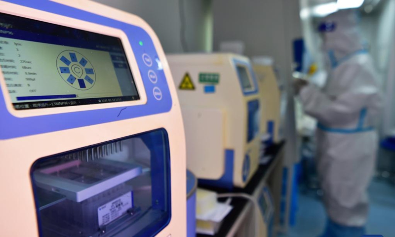 A staff member works in a PCR (polymerase chain reaction) lab for nucleic acid testing in Xianyou County, southeast China's Fujian Province, Sept. 14, 2021. Three PCR labs have been built in the county to boost nucleic acid detection capacity.Photo:Xinhua