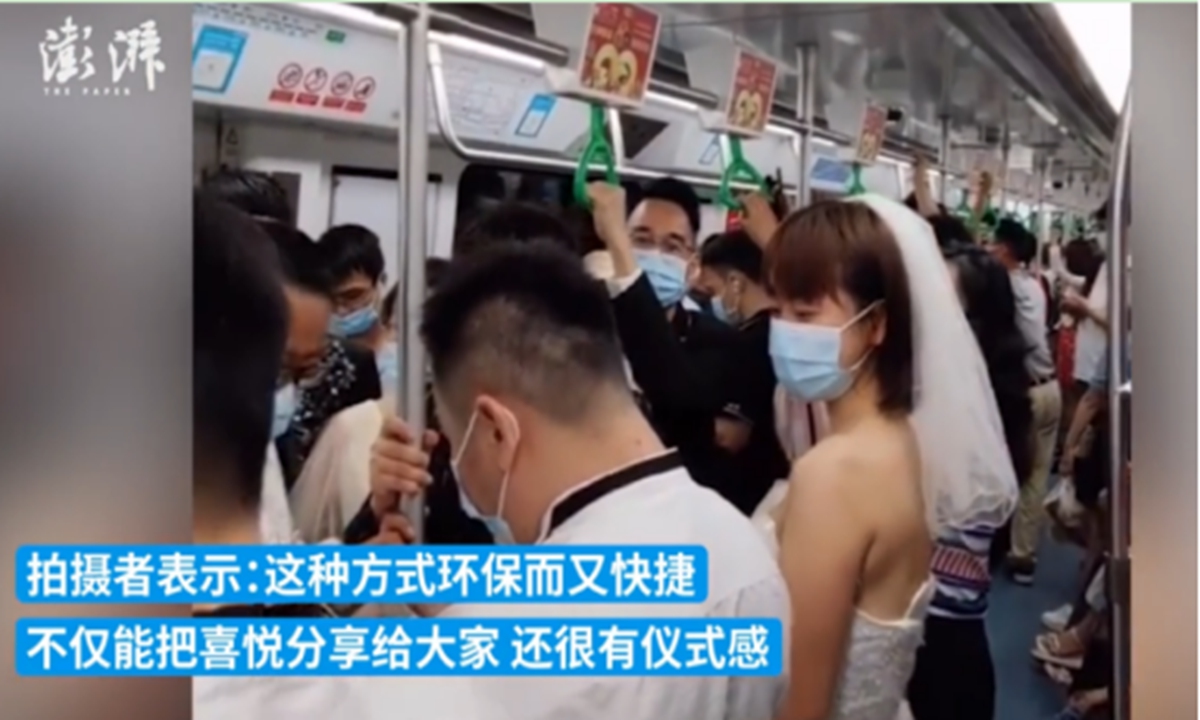 A couple in Shenzhen, South China's Guangdong Province, on Saturday chose an innovative way to go to their wedding, that is, by subway, according to local media. Photo: A screenshout of a video by The Paper