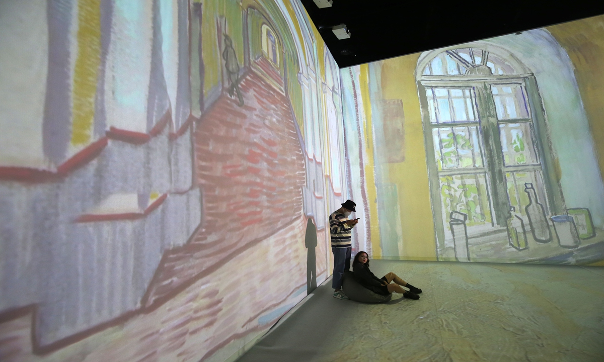 Two visitors enjoy paintings of Vincent van Gogh at an art exhibition held in Weifang, East China's Shandong Province, on September 3. Photo: IC