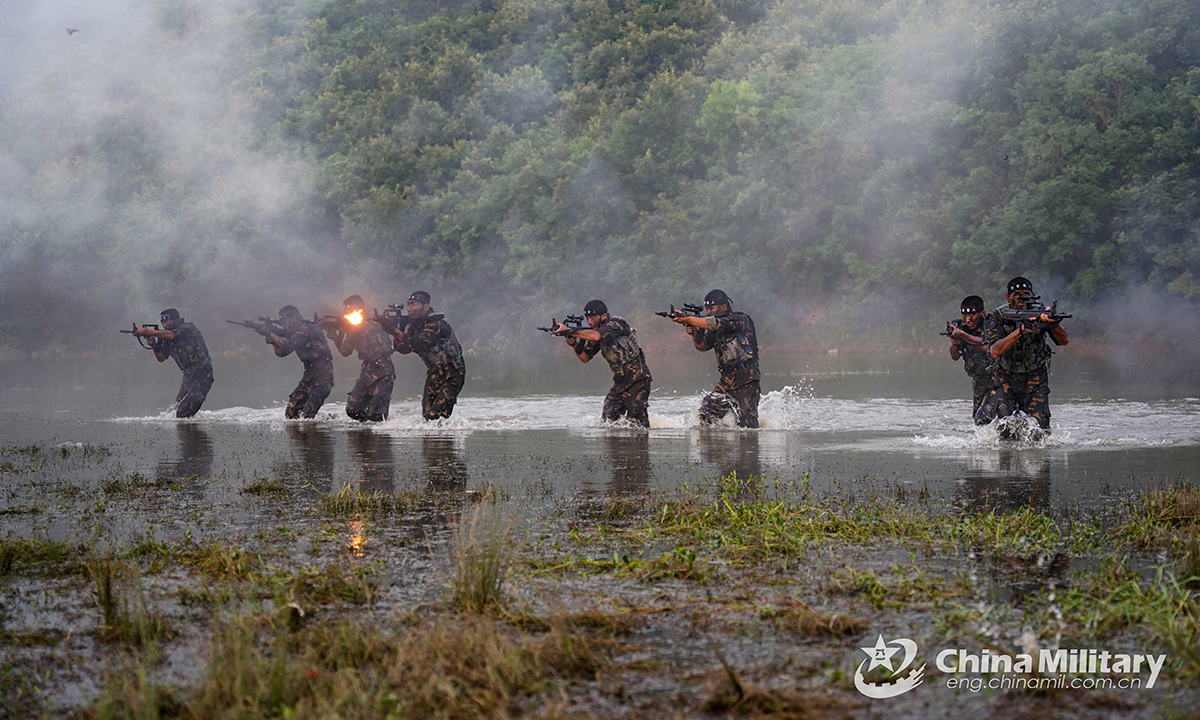 Special operations members assigned to the PLA Air Force conduct closely grouped fire to suppress the enemy during the Hell Week extreme military training in late August. Within the week-long training courses, all the 75 participating members were required to complete 25 training subjects, including loaded march and surviving in the wild. (eng.chinamil.com.cn/Photo by Yang Haofeng)