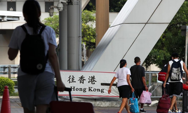 Passengers enter south China's Hong Kong from Shenzhen in south China's Guangdong Province on Sept. 15, 2021. A travel scheme, which allows non-Hong Kong residents from the mainland and the Macao Special Administrative Region to be exempted from the compulsory quarantine upon arrival, took effect on Wednesday.Photo: Xinhua 