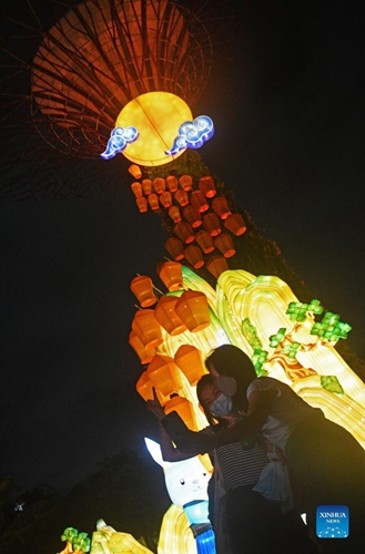 People pose for a selfie at an event to greet the coming Mid-Autumn Festival at Singapore's Gardens by the Bay on Sept. 15, 2021.(Photo: Xinhua)
