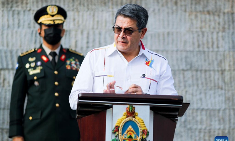 Honduran President Juan Orlando Hernandez (Front) delivers a speech during the commemoration of the Bicentennial of Independence, in Tegucigalpa, Honduras, on Sept. 15, 2021.Photo: Xinhua 