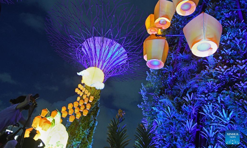 Photo taken on Sept. 15, 2021 shows lanterns at an event to greet the coming Mid-Autumn Festival at Singapore's Gardens by the Bay.(Photo: Xinhua)