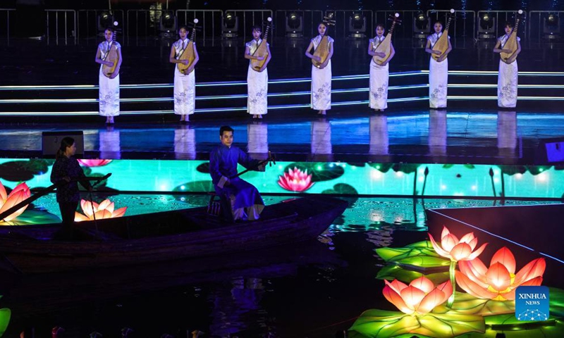 People perform during the opening ceremony of a lantern fair celebrating the Mid-Autumn Festival in Zhouzhuang Township of Kunshan City, east China's Jiangsu Province, Sept. 16, 2021.Photo:Xinhua