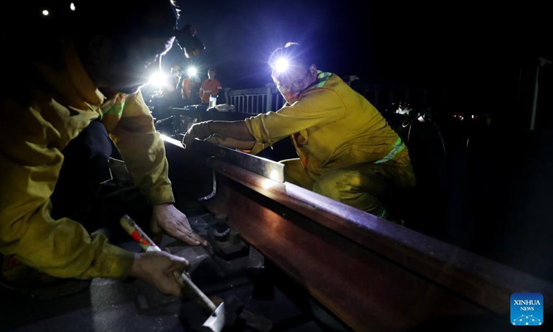Maintenance workers change rails on the high-speed railroad linking east China's Shanghai and the city of Hangzhou in east China's Zhejiang Province, Sept. 18, 2021. (Xinhua/Fang Zhe) 

