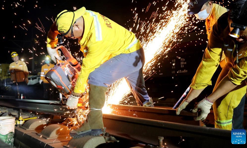 Maintenance workers change rails on the high-speed railroad linking east China's Shanghai and the city of Hangzhou in east China's Zhejiang Province, Sept. 18, 2021. (Xinhua/Fang Zhe)
