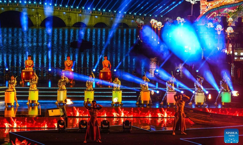 People perform during the opening ceremony of a lantern fair celebrating the Mid-Autumn Festival in Zhouzhuang Township of Kunshan City, east China's Jiangsu Province, Sept. 16, 2021.Photo:Xinhua