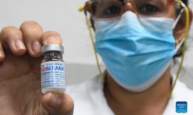 A medical worker displays a dose of Cuba's Soberana 02 vaccine against COVID-19 at a school in Havana, Cuba, Sep 16, 2021.Photo:Xinhua