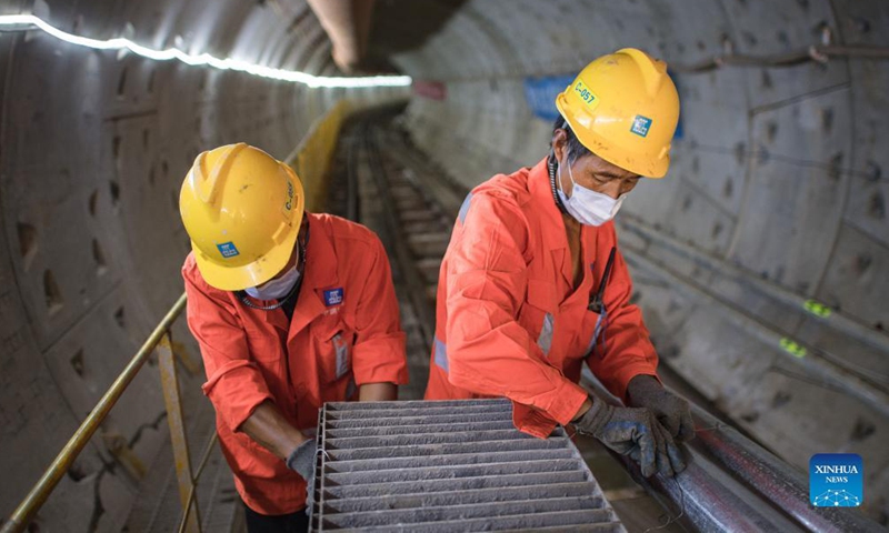 Workers work at the construction site of a sewage interception box culvert project in Wuhan, central China's Hubei Province, Sept. 19, 2021, the first day of the 3-day Mid-Autumn Festival holiday. (Photo:Xinhua)