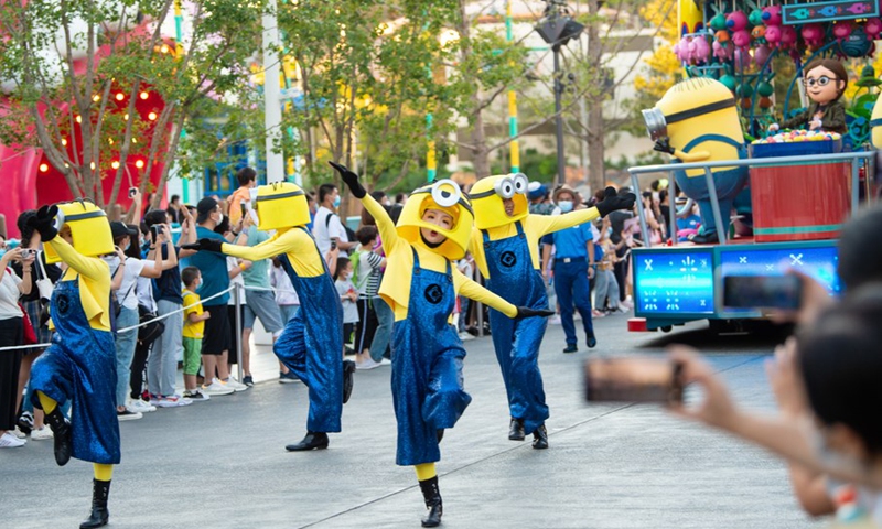 Actors perform during a parade at the Universal Beijing Resort (UBR) in Beijing, capital of China, Aug. 25, 2021.(Photo:Xinhua)