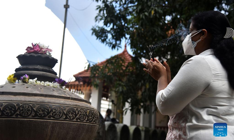 A woman offers prayers during the Poya Day in the Kelaniya Temple in Kelaniya, Sri Lanka, Sept. 20, 2021. Poya day is a monthly holiday in Sri Lanka, marking the full moon.(Photo: Xinhua)