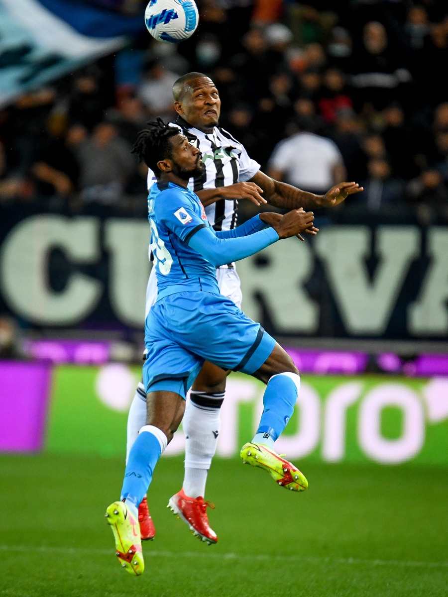 Samir Caetano de Souza Santos (right) of Udinese competes for a header with Andre-Frank Zambo Anguissa of Napoli on Monday in Udine, Italy. Photo: VCG