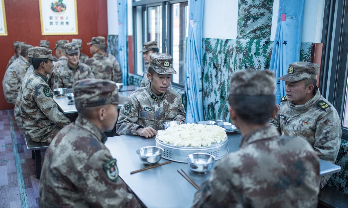 Soldiers enjoy dumplings to celebrate the Mid-Autumn Festival together on Sunday. Photo: Shan Jie