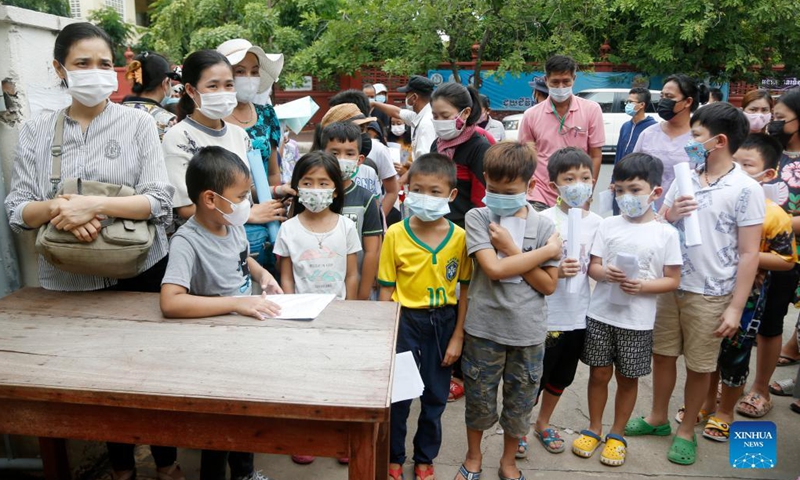 Children wait for the first dose of COVID-19 vaccine at an inoculation center in Phnom Penh, Cambodia on Sept. 20, 2021. (Photo: Xinhua)