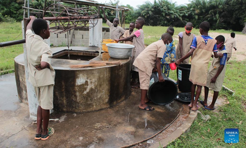 Children collect water from a well in their school on the first day of a new school year in the village of Djegbadji in Ouidah, Benin, on Sept. 20, 2021.(Photo: Xinhua)