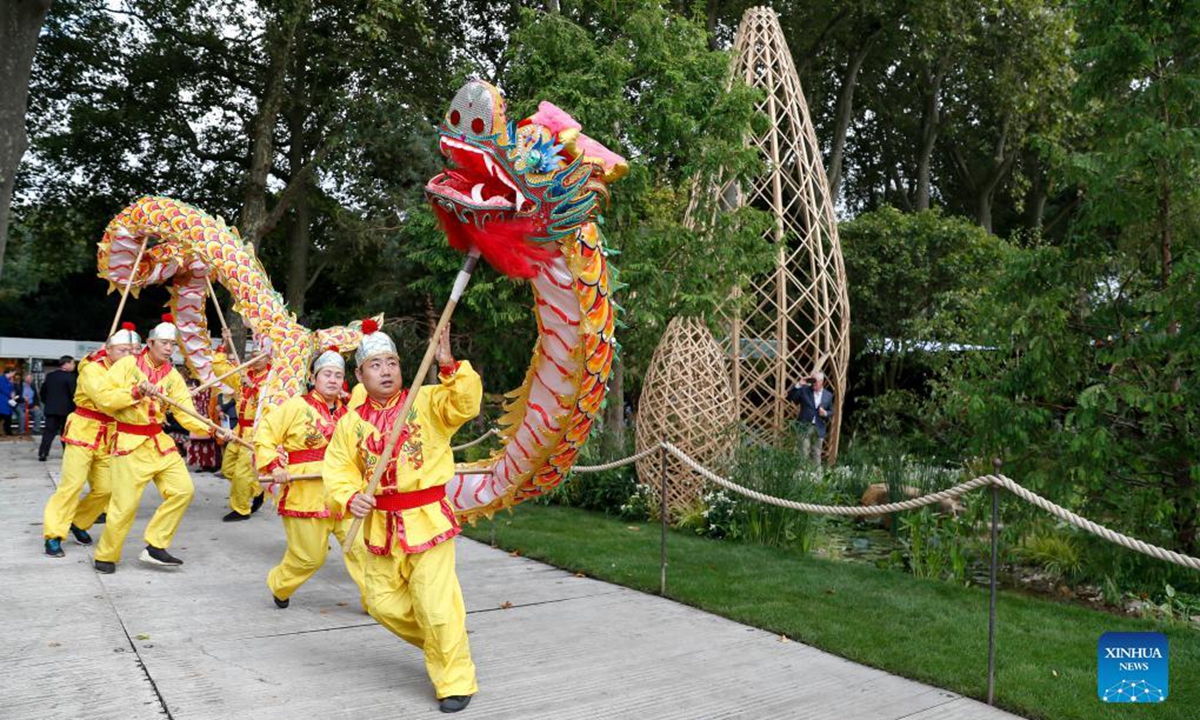 Artists perform dragon dance in front of Guangzhou Garden at the RHS (Royal Horticultural Society) Chelsea Flower Show press day in London, Britain, on Sept. 20, 2021. The annual RHS Chelsea Flower Show will open to the public here from Sept. 21 to 26. (Xinhua/Han Yan) 