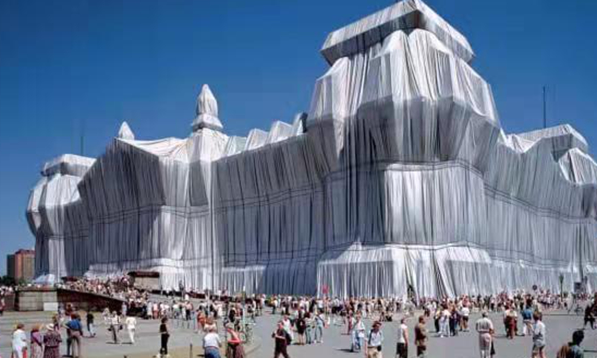 Artwork Wrapped Reichstag that was in Berlin Photo: Sina Weibo 