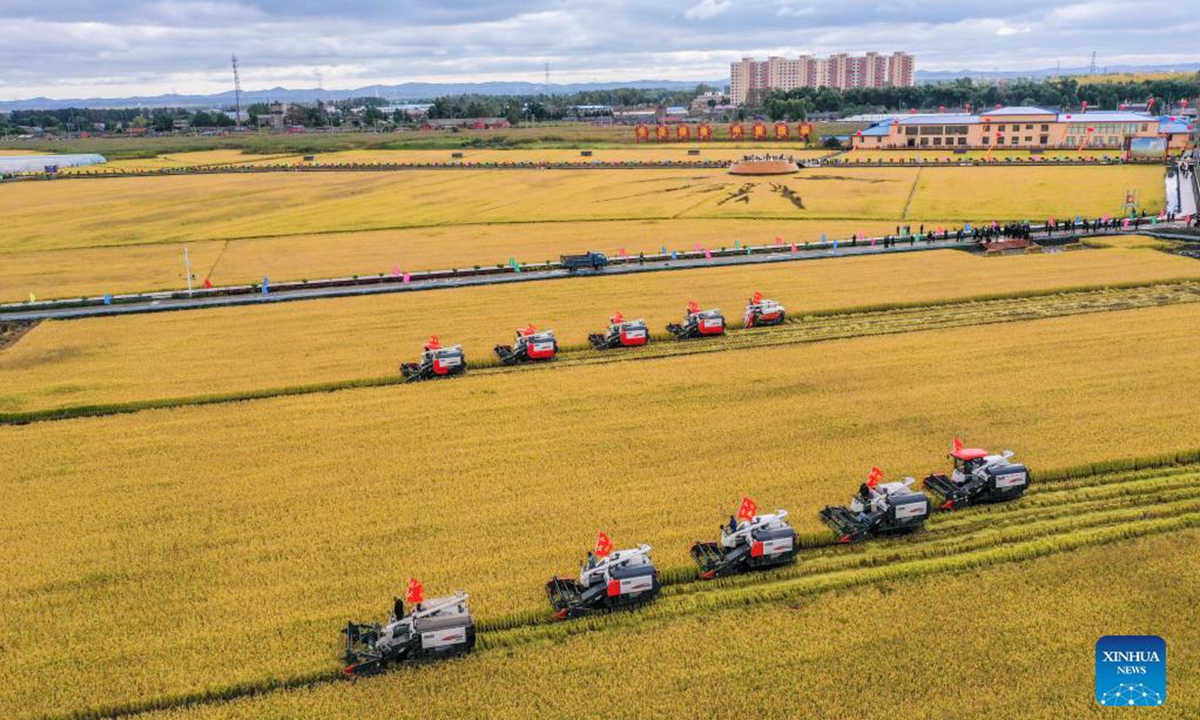 Aerial photo taken on Sept. 23, 2021 shows farmers operating rice harvesters during an demonstration event in celebration of the Chinese farmers' harvest festival at Hongguang Village, Changchun City of northeast China's Jilin Province. Thursday marks the Chinese farmers' harvest festival, which is celebrated on the Autumn Equinox. (Xinhua/Zhang Nan)