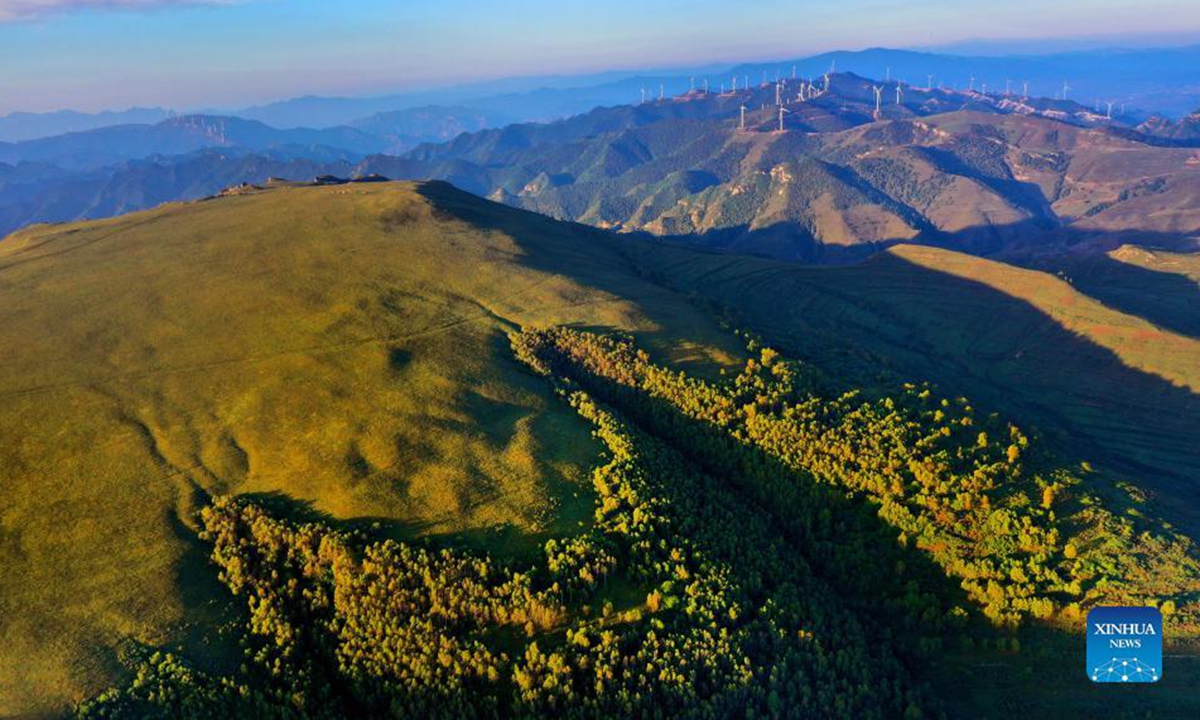 Photo taken on Sept. 23, 2021 shows a view of an alpine meadow in Liuke Township, Lingqiu County, Datong City of north China's Shanxi Province. (Photo by Li Tao/Xinhua)