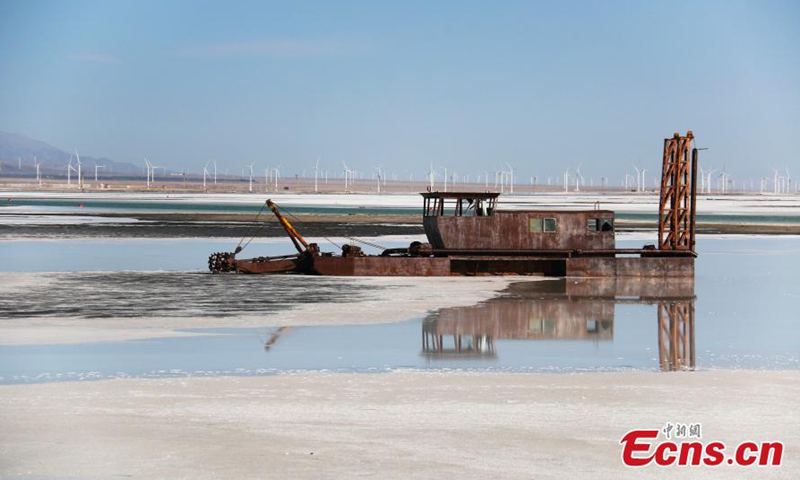 Photo taken on Sept. 23, 2021 shows the dreamlike autumn scenery of Caka salt lake scenic area, dubbed Mirror of the Sky, in Caka Town of Wulan County, northwest China's Qinghai Province.Photo:Xinhua