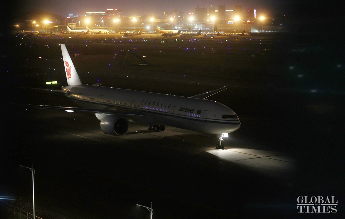 A charted flight carrying Huawei's CFO Meng Wanzhou arrives at Shenzhen Bao'an International Airport on Saturday evening.Photo: Cui Meng/GT