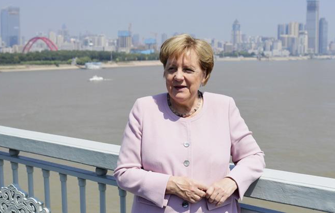 German Chancellor Angela Merkel poses for a photo on Wuhan Yangtze River Bridge during her visit to Wuhan, Central China's Hubei Province on September 7, 2019. Photo: IC