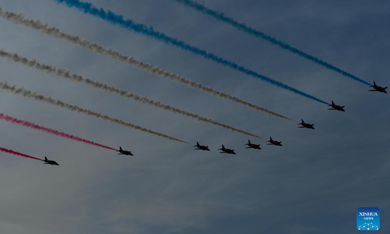 Photo taken on Sept. 26, 2021 shows an aerobatic performance during the Malta International Airshow in Qawra, Malta. Aviation enthusiasts were in for a treat over the weekend as the Malta International Airshow got underway with some 50 aircraft from around the globe, some of which graced the skies with shows of aerobatics.(Photo: Xinhua)