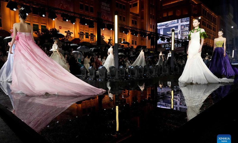 Models present creations designed by Laurence Xu during the Beijing Fashion Week in Beijing, capital of China, Sept. 26, 2021. The fashion event closed on Sept. 26. (Xinhua/Chen Jianli)


