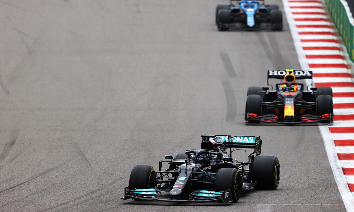 Lewis Hamilton (bottom) drives during the F1 Grand Prix of Russia on Sunday in Sochi, Russia. Photo: VCG