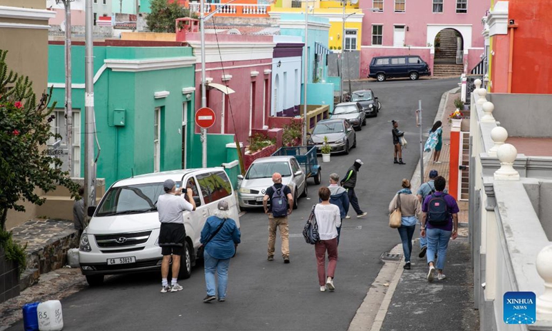 Tourists walk in Bo-Kaap area of Cape Town, South Africa, Sept. 27, 2021. Bo-Kaap, one of the oldest residential areas in Cape Town with colorful houses, attracts many tourists for photography.(Photo: Xinhua)