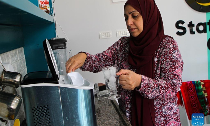 Palestinian woman Ahlam Khadra works at her own cafe Station Cafe in Gaza City, on Sept. 27, 2021. As the Gaza Strip has long been under the threat of high unemployment rate, many Palestinian women there have to rely on their own wits to make a living.(Photo: Xinhua)