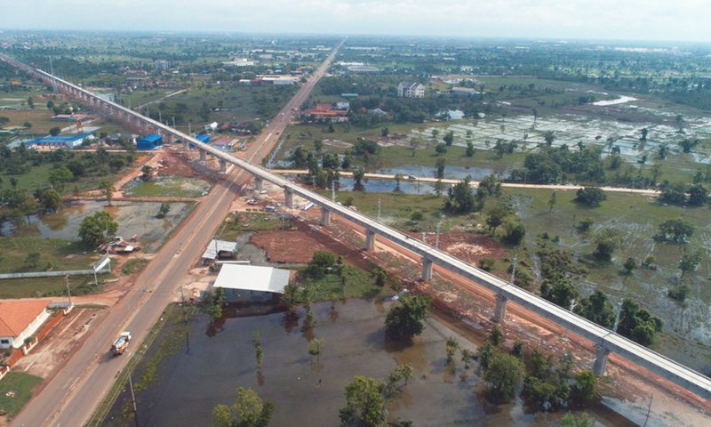 Aerial photo taken on June 15, 2021 shows the Phonethong bridge under construction in Vientiane, Laos.(Photo: Xinhua)