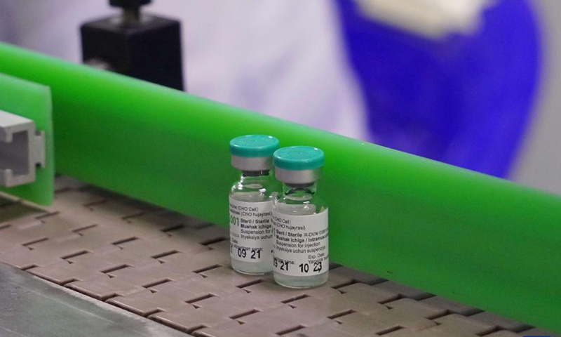 Photo taken on Sept. 5, 2021 shows locally produced Chinese COVID-19 vaccines on a production line at Uzbek pharma Jurabek Laboratories in Uzbekistan. Photo:Xinhua