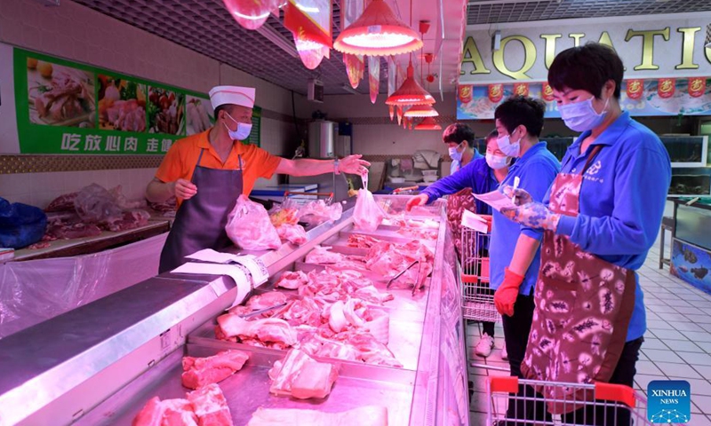 Supermarket employees prepare meat ordered online by residents under close-off management in Bayan County of Harbin, northeast China's Heilongjiang Province, Sept. 27, 2021.Photo:Xinhua