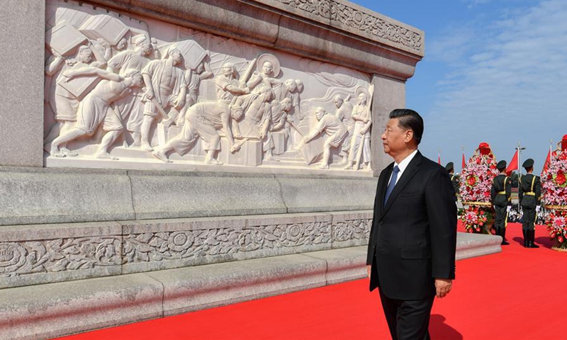 Xi Jinping walks around the Monument to the People's Heroes to pay tribute during a ceremony to present flower baskets to deceased national heroes at Tian'anmen Square in Beijing, capital of China, Sep 30, 2020. Photo:Xinhua
