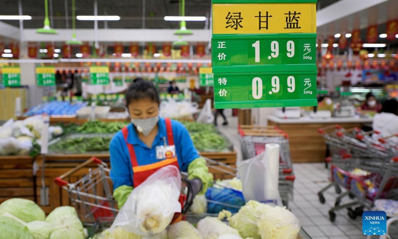 A supermarket employee prepares vegetables ordered online by residents under close-off management in Bayan County of Harbin, northeast China's Heilongjiang Province, Sept. 27, 2021.Photo:Xinhua