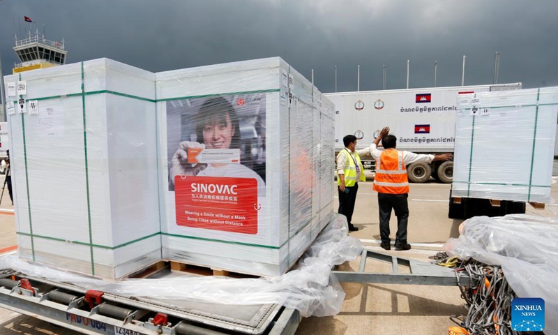 Photo taken on Sept. 28, 2021 shows a batch of Sinovac COVID-19 vaccine that has just arrived at the Phnom Penh International Airport in Phnom Penh, Cambodia. A new batch of 3 million doses of China's Sinovac COVID-19 vaccine arrived in Phnom Penh, capital of Cambodia, on Tuesday, a senior health official said. Photo:Xinhua